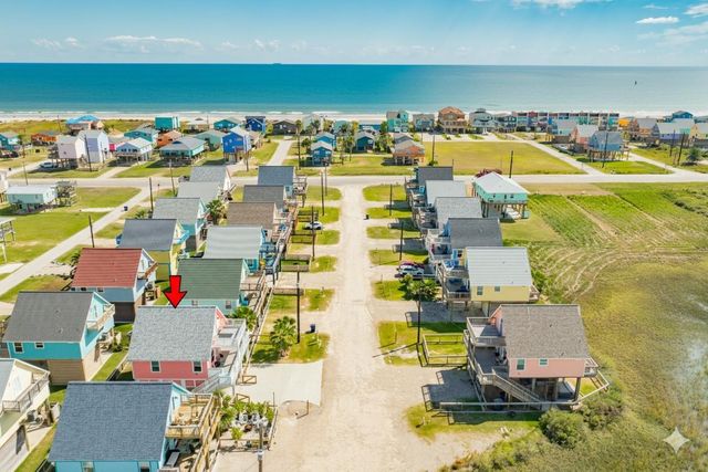 222 Sea Oats Drive, Surfside Beach, TX 77541