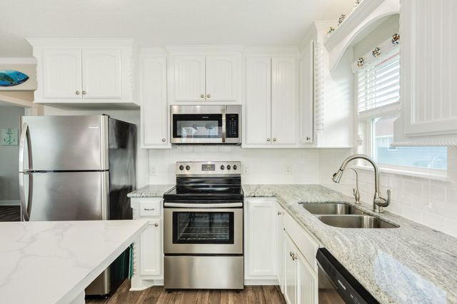 222 Sea Oats Drive, Surfside Beach, TX 77541