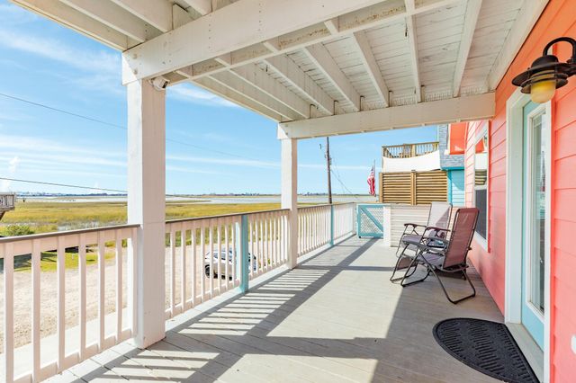 222 Sea Oats Drive, Surfside Beach, TX 77541