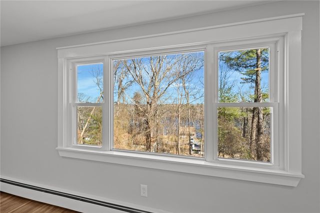 689 Knotty Oak Road, Coventry, RI 02816