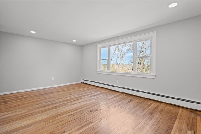 689 Knotty Oak Road, Coventry, RI 02816