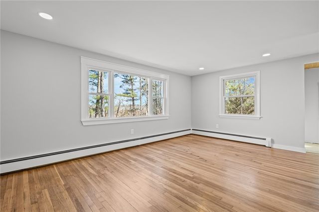 689 Knotty Oak Road, Coventry, RI 02816