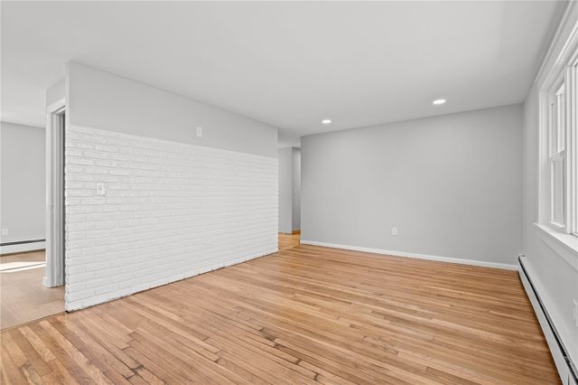 689 Knotty Oak Road, Coventry, RI 02816