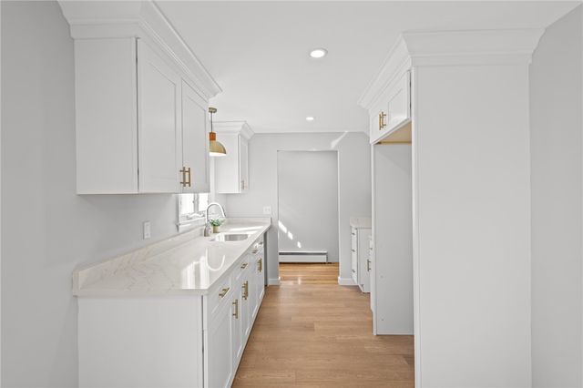 689 Knotty Oak Road, Coventry, RI 02816