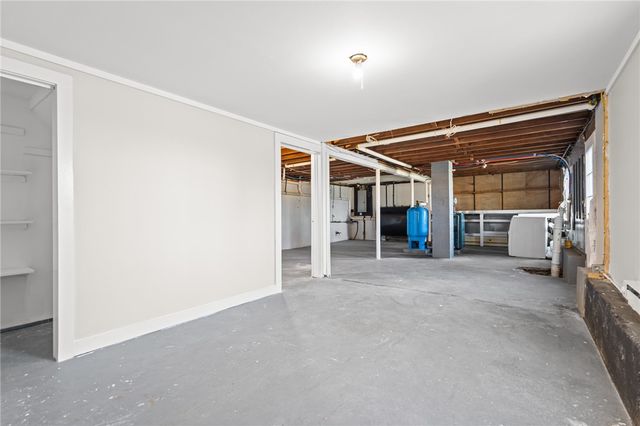 689 Knotty Oak Road, Coventry, RI 02816