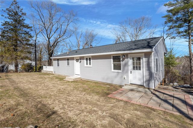 689 Knotty Oak Road, Coventry, RI 02816