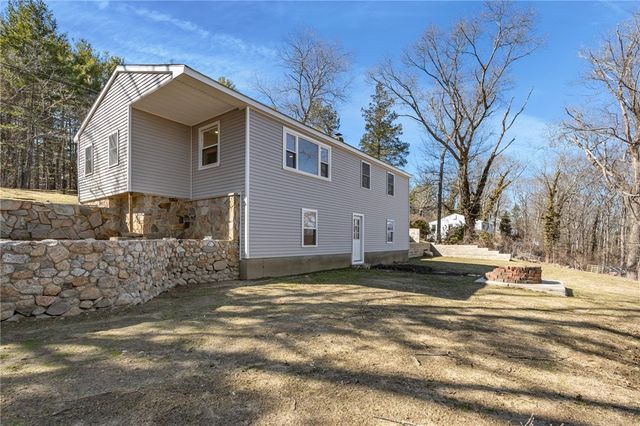 689 Knotty Oak Road, Coventry, RI 02816