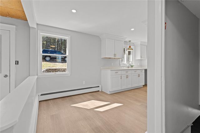 689 Knotty Oak Road, Coventry, RI 02816