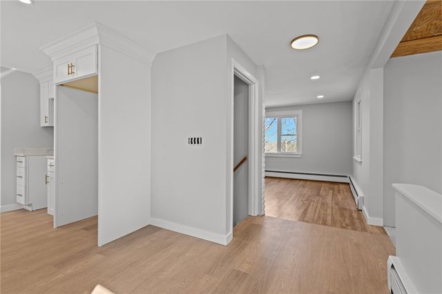 689 Knotty Oak Road, Coventry, RI 02816