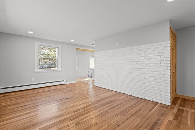 689 Knotty Oak Road, Coventry, RI 02816