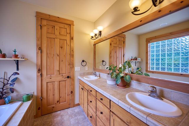 60933 Clearmeadow Court, Bend, OR 97702