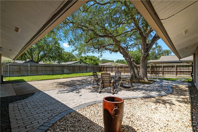 438 Chase Dr, Corpus Christi, TX 78412
