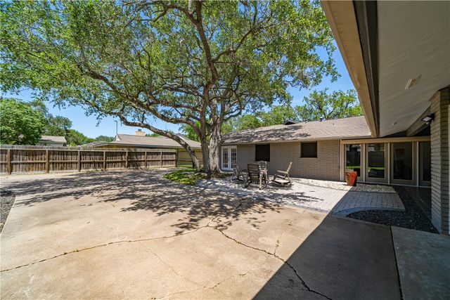 438 Chase Dr, Corpus Christi, TX 78412