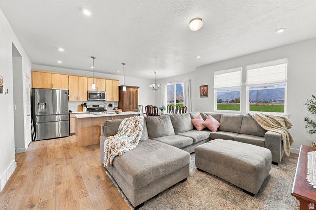 2433 W WYSTERIA DR, Mapleton, UT 84664
