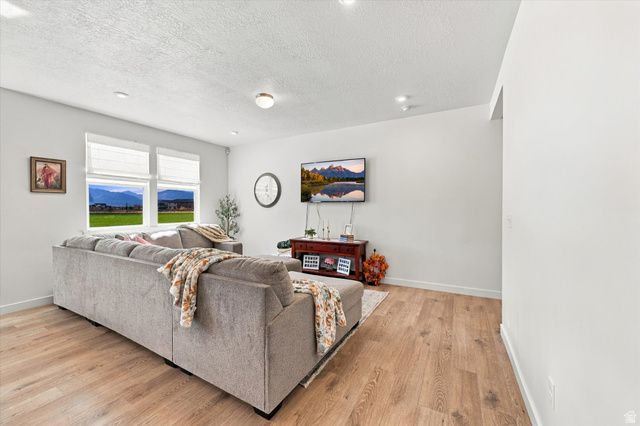 2433 W WYSTERIA DR, Mapleton, UT 84664