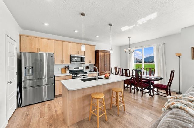 2433 W WYSTERIA DR, Mapleton, UT 84664