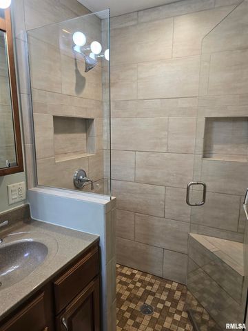 2437 WILLOW Street, Pekin, IL 61554