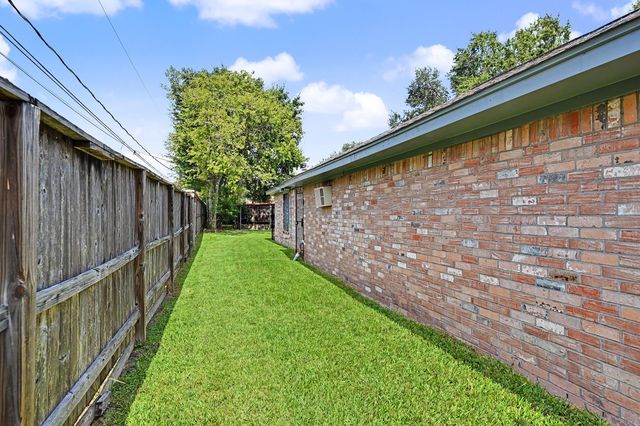 5403 Boots Road, Houston, TX 77091
