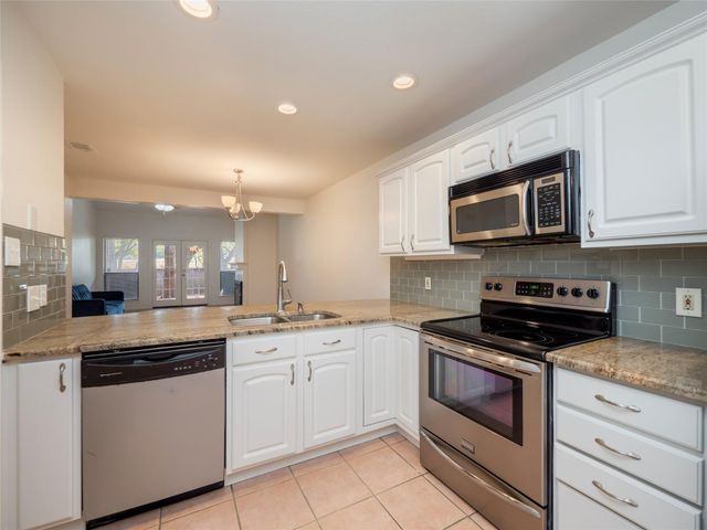 7211 Lakewood DR E118, Austin, TX 78750