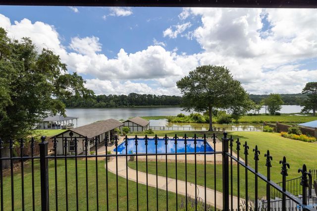 383 B Meadow Wood Road, Gadsden, AL 35901