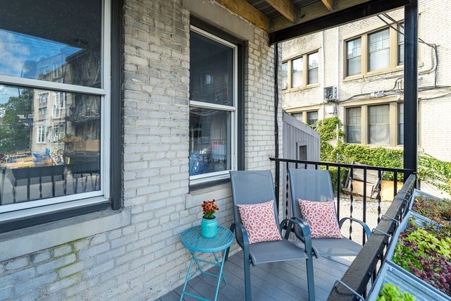 8 Kinross Rd 4, Boston, MA 02135