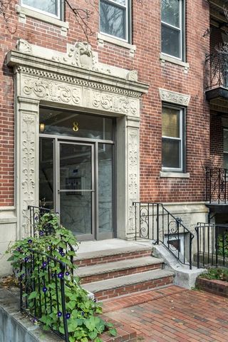 8 Kinross Rd 4, Boston, MA 02135