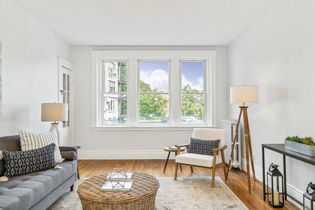 8 Kinross Rd 4, Boston, MA 02135