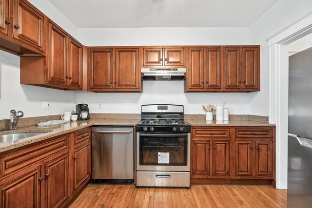 8 Kinross Rd 4, Boston, MA 02135