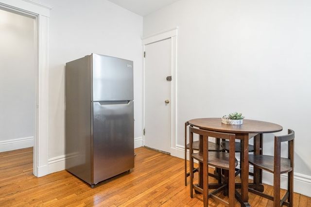 8 Kinross Rd 4, Boston, MA 02135