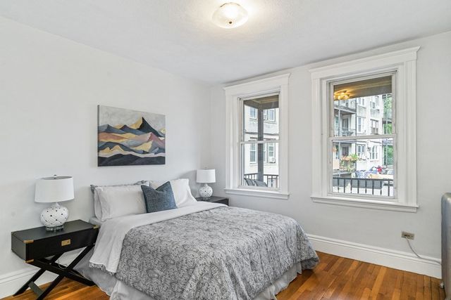 8 Kinross Rd 4, Boston, MA 02135