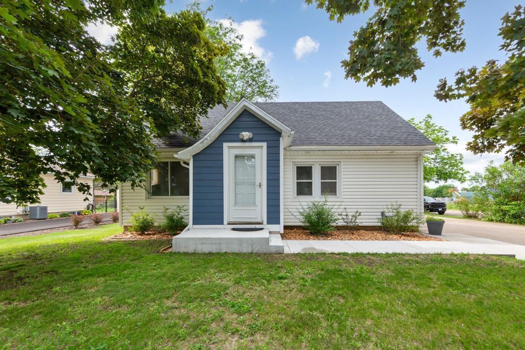 2004 4th Street NW, Faribault, MN 55021