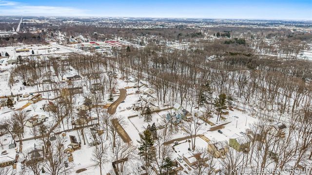 51 Manley Street, Holland, MI 49424