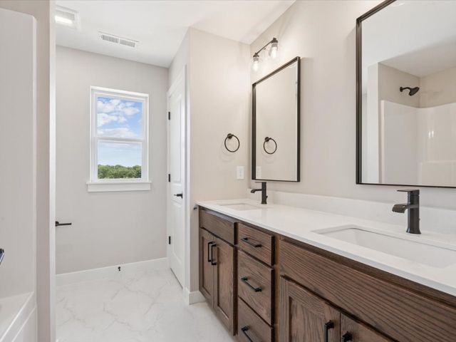 1517 Legend Drive, Tiffin, IA 52340