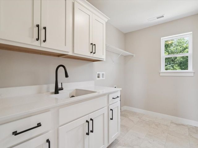 1517 Legend Drive, Tiffin, IA 52340