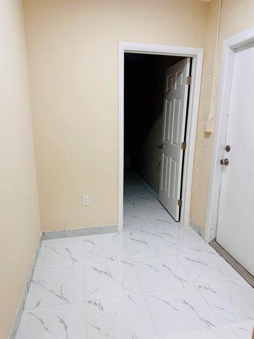 6245 Saxon Boulevard, West Palm Beach, FL 33417