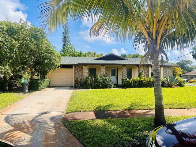 6245 Saxon Boulevard, West Palm Beach, FL 33417