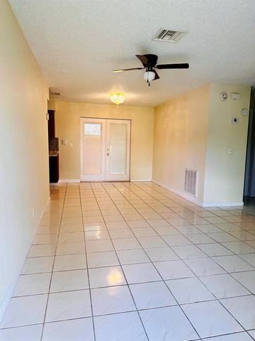 6245 Saxon Boulevard, West Palm Beach, FL 33417