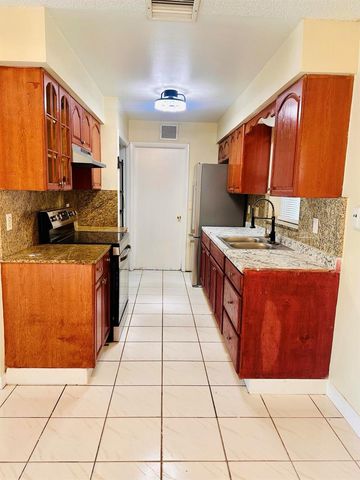 6245 Saxon Boulevard, West Palm Beach, FL 33417