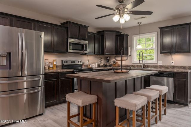 117 Quail Hollow Drive, Jacksonville, NC 28540