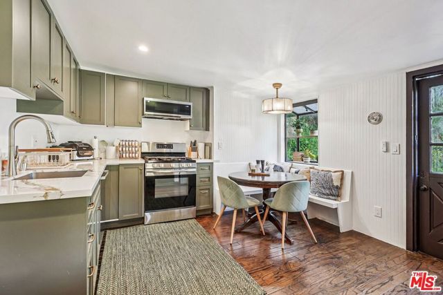 8718 Crescent Drive, Los Angeles, CA 90046