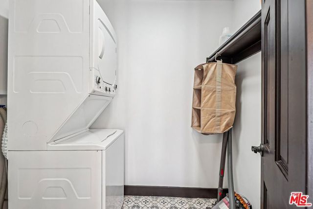 8718 Crescent Drive, Los Angeles, CA 90046