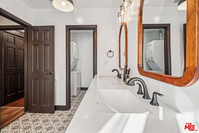 8718 Crescent Drive, Los Angeles, CA 90046