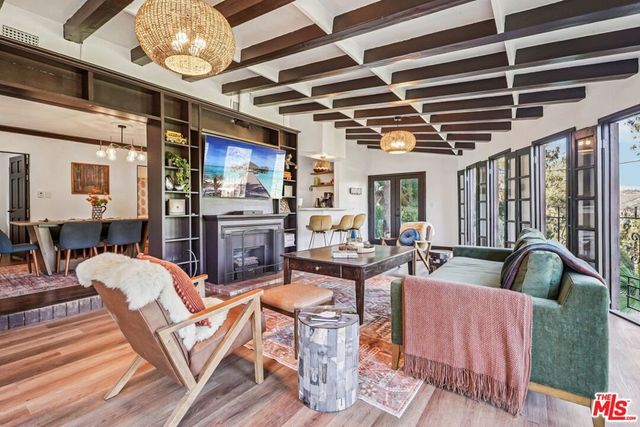 8718 Crescent Drive, Los Angeles, CA 90046