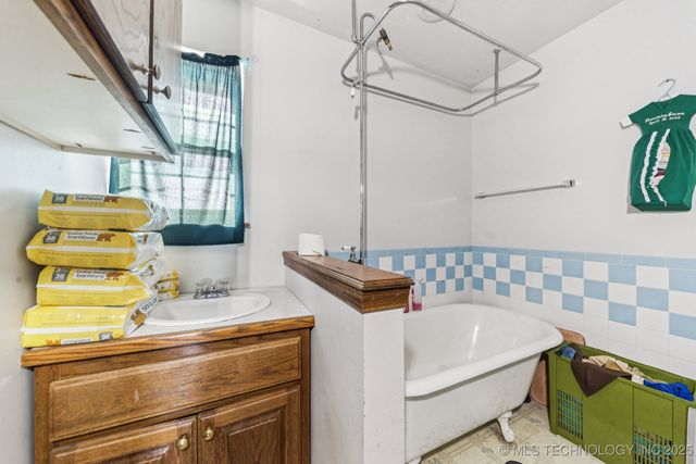 4514 S 4390 Road, Welch, OK 74369