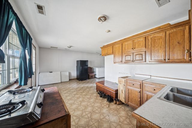 4514 S 4390 Road, Welch, OK 74369