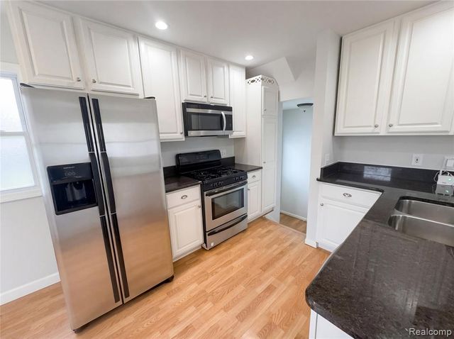 1824 E Hudson Avenue, Royal Oak, MI 48067