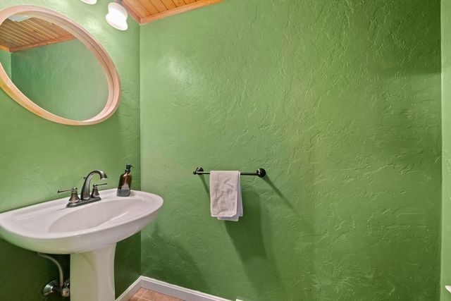 55 Minot Ave 55, Wareham, MA 02571