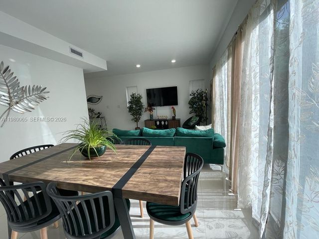 302 NW 11th Court 302, Florida City, FL 33034