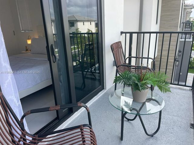 302 NW 11th Court 302, Florida City, FL 33034