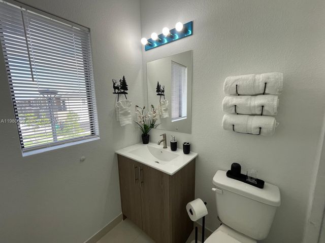 302 NW 11th Court 302, Florida City, FL 33034